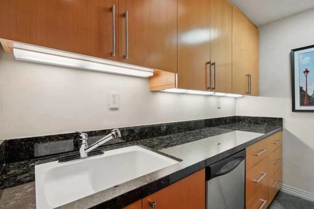 8 Rutgers Court, Rancho Mirage, California 92270 home-pic-30